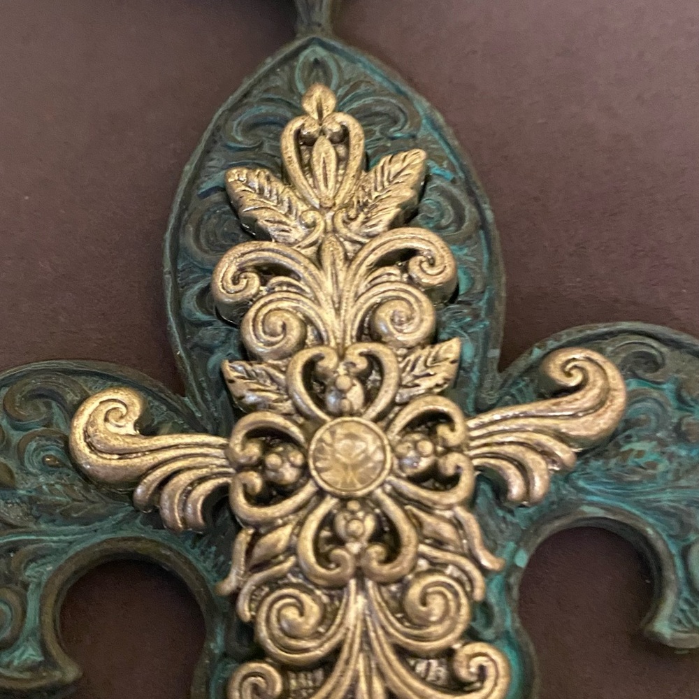 Turquoise Fleur-de-Lis Pendant Necklace with Antiqued Silver Beads - Picture 9 of 10